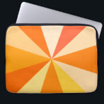 Moderner 60er der Pop-Kunst Funky geometrische Laptopschutzhülle<br><div class="desc">Dieser angesagte, retro Kunstentwurf des Pops 60s-inspired hat die psychedelische orange Strahlen/Sonnendurchbruch, die heraus in einem geometrischen Muster schießen. Dieses flippige, unbedeutend, UltraMod Entwurf hat zwölf Strahlen in unterschiedlichen Schatten der Orange. Sie ist, Baby stark.</div>