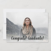 Moderner Abschluss aus weißem und schwarzem Foto Einladung (Rückseite)