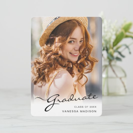 Moderner Abschluss | Elegantes Script Trendy Foto Ankündigung (Stehend Vorderseite)