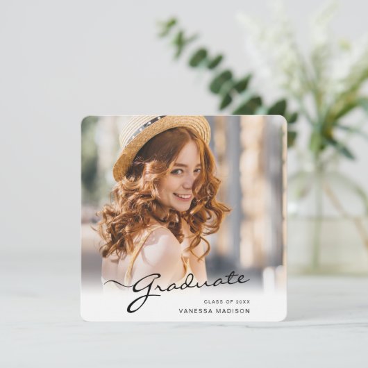 Moderner Abschluss | Elegantes Script Trendy Foto Ankündigung (Stehend Vorderseite)