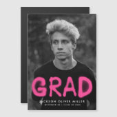 Moderner Abschluss für Hot-Pink-Spray Paint-Foto Magneteinladung (Vorne/Hinten)