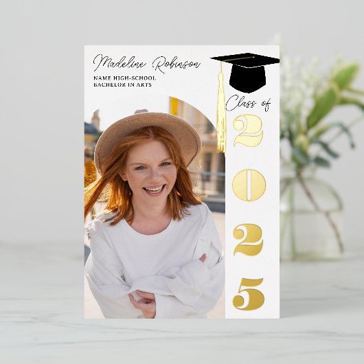 Moderner Abschluss in Schwarz und Gold 4 Foto Folieneinladung (Stehend vorne)