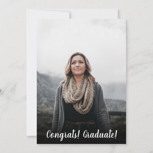 Moderner Abschluss in Schwarzweiß-Foto Einladung (Rückseite)