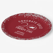 Moderner Abschluss Red Stylish Class Year Pappteller (Schrägansicht)