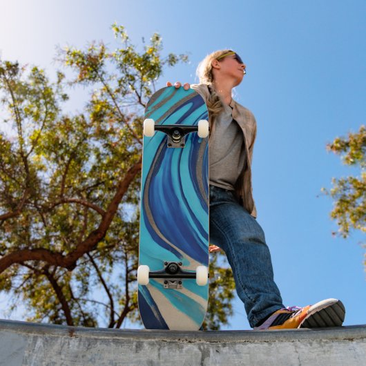 Moderner Abstrakter Flow Art-Blue und Gold- Skateboard (Außenbereich 1)