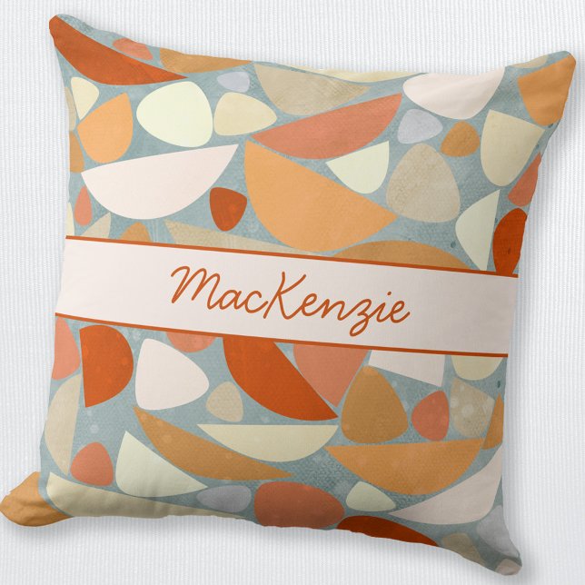 Moderner Abstrakter Name Orange Kissen (Modern abstract orange cream and sea foam personalized script name throw pillow)