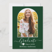 Moderner Arch Cap Calligrafy Green Abschluss Ankündigung (Vorderseite)