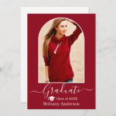 Moderner Arch Cap Calligraphy Roter Abschluss Ankündigung (Vorne/Hinten)