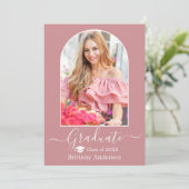 Moderner Arch Cap Dusty Pink Abschluss Ankündigung (Stehend Vorderseite)