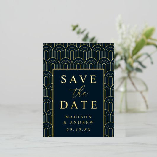 Moderner Arch Deko Wedding Save the Date Folie Einladungspostkarte (Stehend vorne)