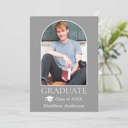 Moderner Arch Grad Cap Foto Grau Abschluss Ankündigung (Stehend Vorderseite)