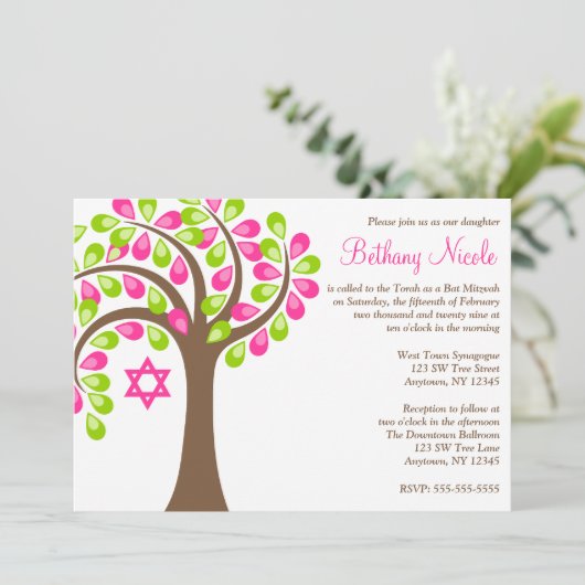 Moderner Baum Rosa Grüner Bat Mitzvah Einladung (Stehend Vorderseite)