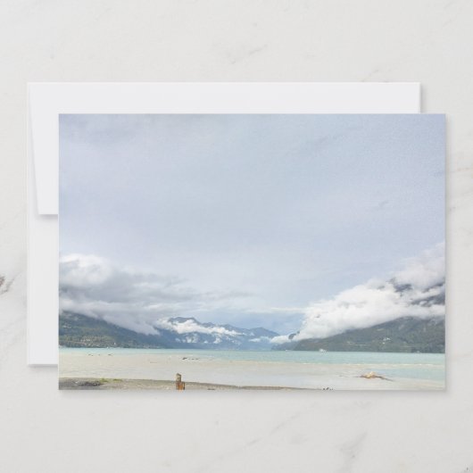 Moderner Bergsommerstrand Save the Date Karte (Rückseite)