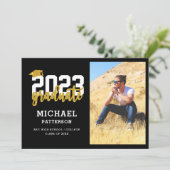 Moderner Black Gold Script Foto Abschluss Ankündigung (Stehend Vorderseite)