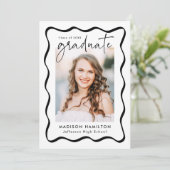 Moderner Black Wavy Frame 2 Foto Abschluss Ankündigung (Stehend Vorderseite)