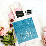 Moderner blauer Glitzer Glitzern Personalisiert Na Tragetasche<br><div class="desc">Mit der Einführung unserer Personalisierten Namenskollektion "Modern Blue Glitzer Glitzern", exklusiv auf Zazzle erhältlich! Diese beeindruckende Produktlinie ist ideal, um Ihren Alltag um eine Touch von Glamour und Anpassung zu bereichern. Genießen Sie die moderne und glamouröse Atmosphäre unserer Personalisiert-Name-Kollektion der Glitzern des modernen blauen Glitzer, die exklusiv auf Zazzle erhältlich...</div>