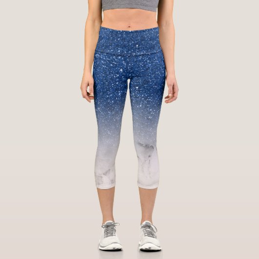 Moderner blauer Glitzer ombre Glitzern, weißer Mar Capri Leggings (Vorderseite)