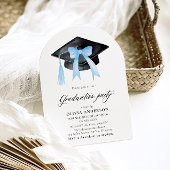 Moderner Blue Bow Graduation Cap Abschluss angekom Einladung