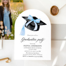 Moderner Blue Bow Graduation Cap Abschluss angekom