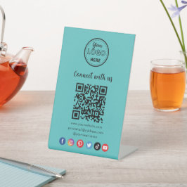 Moderner Blue QR Code in Verbindung mit unseren so Sockelschild