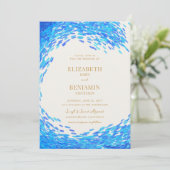 Moderner Blue Wave Gold Surfer auf einer Hochzeit Einladung (Stehend Vorderseite)