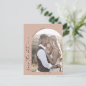 Moderner Bogen | Foto des QR-Codes für Lachs Save Einladungspostkarte (Stehend Vorderseite)