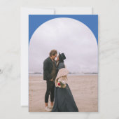 Moderner Boho arch 2 Fotos Hochzeitsretro blau Einladung (Rückseite)