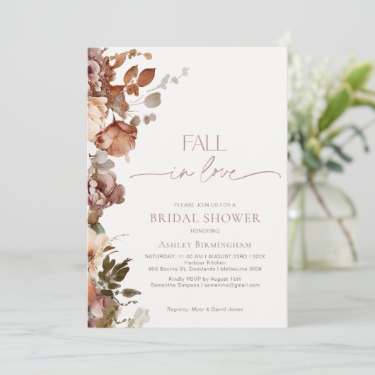 Moderner brauner Blumenfall in der Liebe Brautpart Einladung (Stehend Vorderseite)