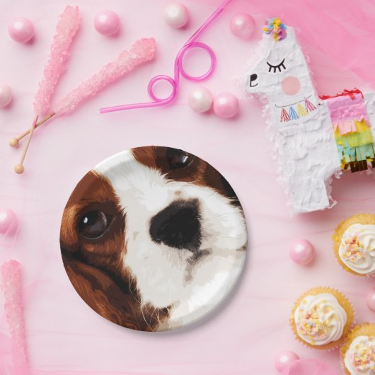 moderner brauner unbekümmerter Königcharles Pappteller (Party)