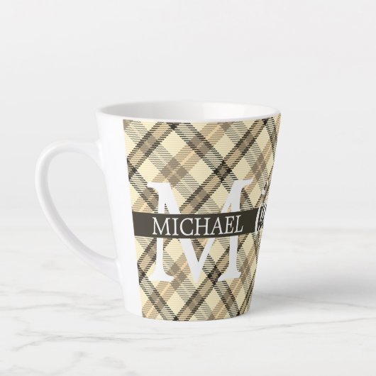 Moderner Buffalo-Karierter Monogram-Weihnachtsfeie Milchtasse (Links)