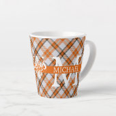 Moderner Buffalo-Karierter Monogram-Weihnachtsfeie Milchtasse (Rechte Ecke)
