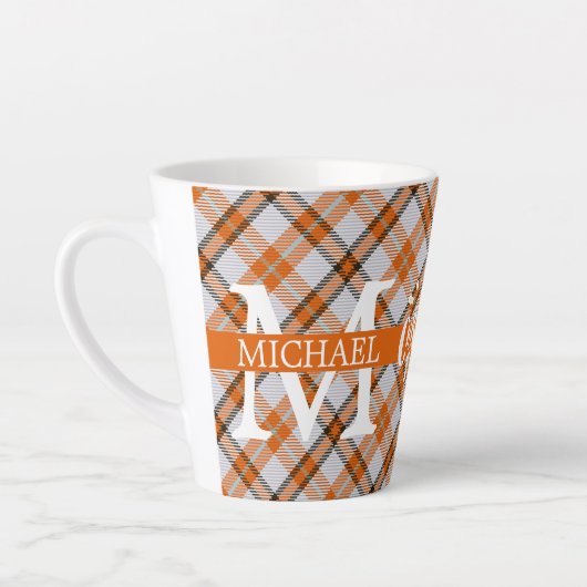 Moderner Buffalo-Karierter Monogram-Weihnachtsfeie Milchtasse (Links)