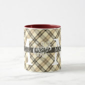 Moderner Buffalo-Karierter Monogram-Weihnachtsfeie Tasse (Zentrum)