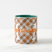 Moderner Buffalo-Karierter Monogram-Weihnachtsfeie Tasse (Zentrum)