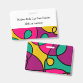 Moderner bunter Kindertagesstätte-Name Ausweis (Vorder- & Rückseite)