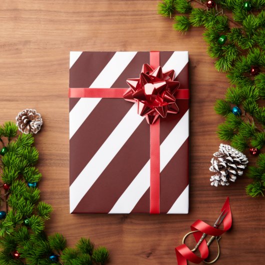 Moderner Burgund Große Strip Weihnachtsfeiertag Geschenkpapier (Feiertagsgeschenk)