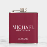 Moderner Burgunder Personalisierter Trauzeuge Flachmann<br><div class="desc">Moderne Geschenke für Personalisierten Trauzeuge mit dem Namen,  dem Titel und dem Hochzeitstag des personalisierten Trauzeugen im klassischen,  weißen Serifenstil auf bordeauxrotem Hintergrund. Auch perfekt für Trauzeuge,  Vater der Braut und mehr.</div>
