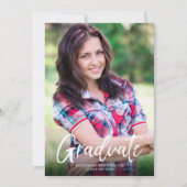 Moderner Burgundy Script Foto Abschluss Ankündigung (Vorderseite)