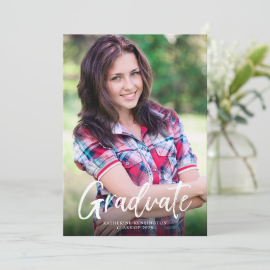 Moderner Burgundy Script Foto Abschluss Ankündigung (Stehend Vorderseite)