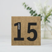 Moderner Burlap Bold Kalender Bachelor oder Geburt Einladung (Stehend Vorderseite)