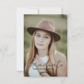 Moderner Calligrafy Graduate Foto Abschluss Einladung (Vorderseite)