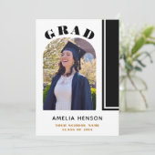 Moderner Chic Schwarz-weiß Grad Foto Abschluss Einladung (Stehend Vorderseite)