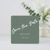 Moderner Chic Script Sage Green Square Save The Date (Stehend Vorderseite)