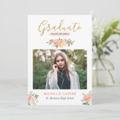 Moderner Clean Coral Peach Floral Foto Abschluss Ankündigung (Stehend Vorderseite)