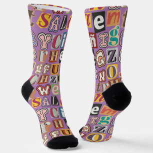 Moderner Cooler Texteffekt in mehrfarbigen Lila Socken