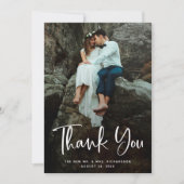 Moderner Dank | Weiße Schrift und Hochzeitsskripte Dankeskarte (Vorderseite)