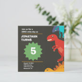 Moderner Dinosaurier-Kindergeburtstag Einladung (Stehend Vorderseite)