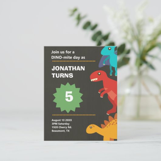 Moderner Dinosaurier-Kindergeburtstag Einladung (Stehend Vorderseite)