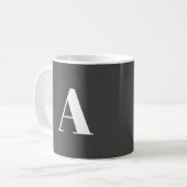 Moderner, dunkelgrauer, individueller Anfangsbuchs Kaffeetasse (Vorderseite Links)