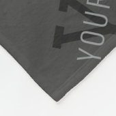 Moderner, dunkelgrauer Mit Monogramm Name/anderer  Fleecedecke (Ecke)